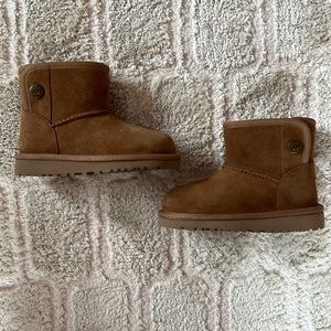 COPY - Ugg Bailey Button